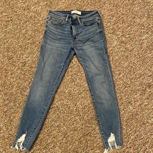 Abercrombie & Fitch Super Skinny Ankle Mid Rise jean size 28/6 - Picture 1 of 3